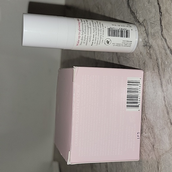 GIRLACTIK CRANBERRY SUGAR FACE SCRUB and facial peel - Picture 2 of 2